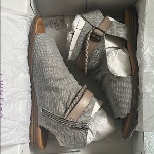 Stylish Gray Sandals for Women